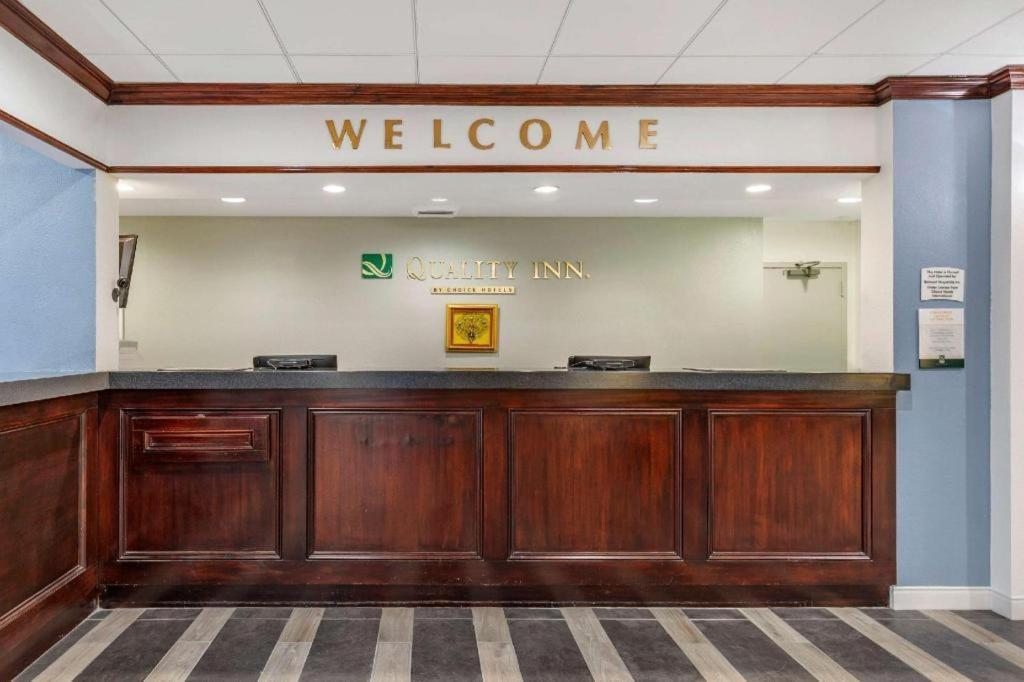 Quality Inn Windsor Mill Exterior foto