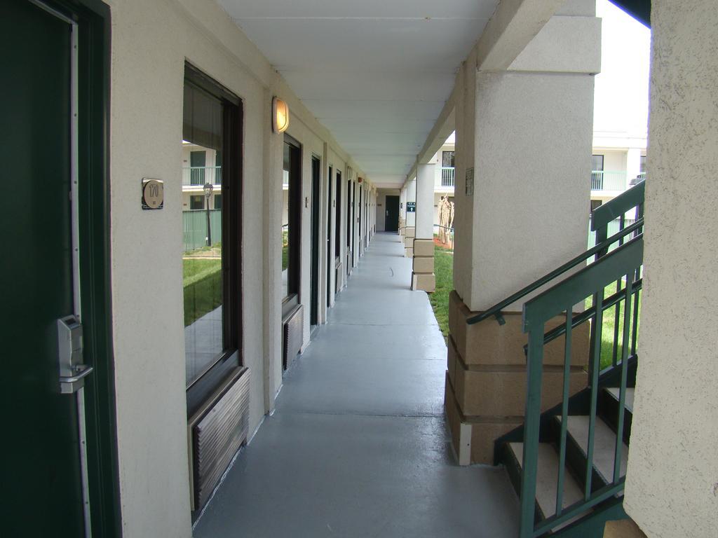 Quality Inn Windsor Mill Exterior foto
